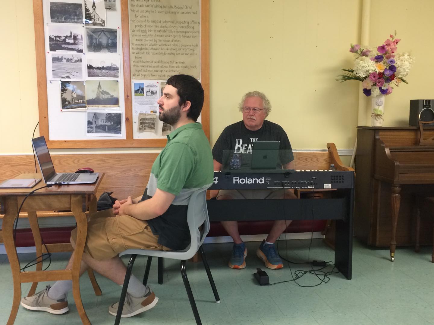 On August 25, 2024, our popular Cafe Church service was held downstairs at St. Luke's in Hubbards. Clair MacInnis led the service and was assisted by Jackie Snair. The theme of today's service was Bread and we were also treated to some home-made bread made by Clair. Today's garden bouquet included hydrangea, different coloured lisianthus, red zinnias, peach shrub roses, white and pink cosmos and two-tone pink gladiolus.